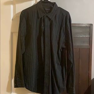 Men’s Van Heusen button down - L